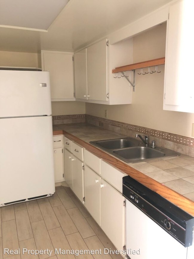 Building Photo - 1310 NE 33rd Ave