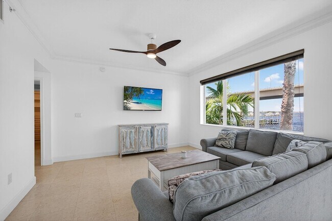 Building Photo - 275 NW Flagler Ave