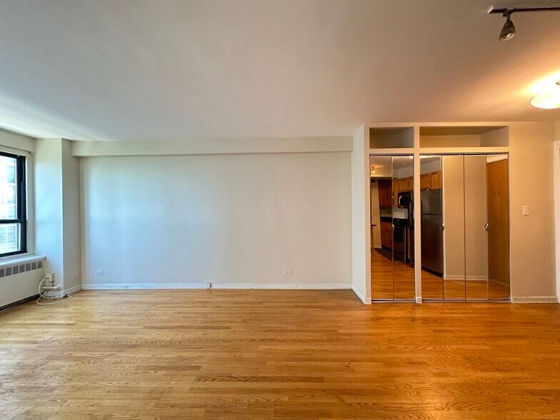 Building Photo - 4180 N Marine Dr