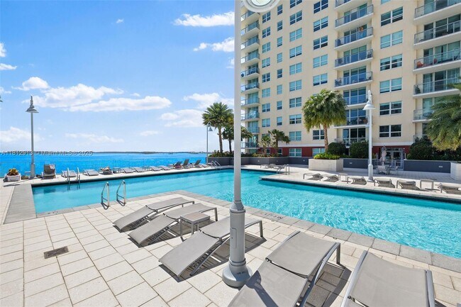 Building Photo - 1155 Brickell Bay Dr