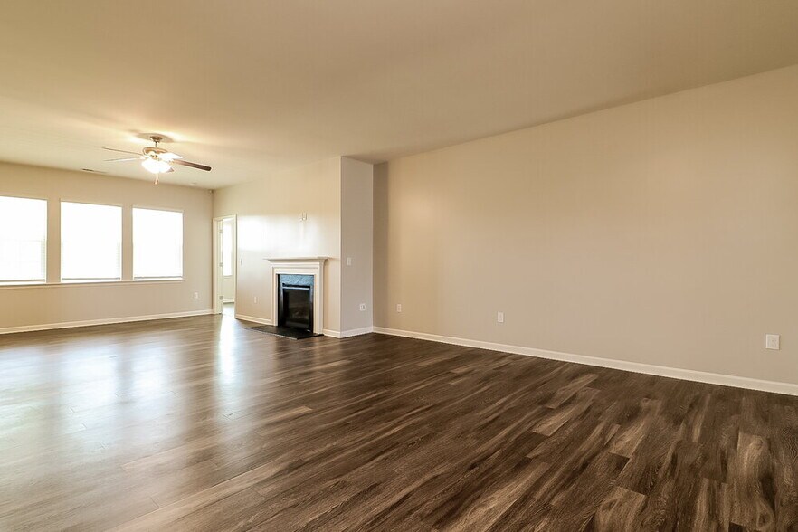 Building Photo - 238 S Great White Way