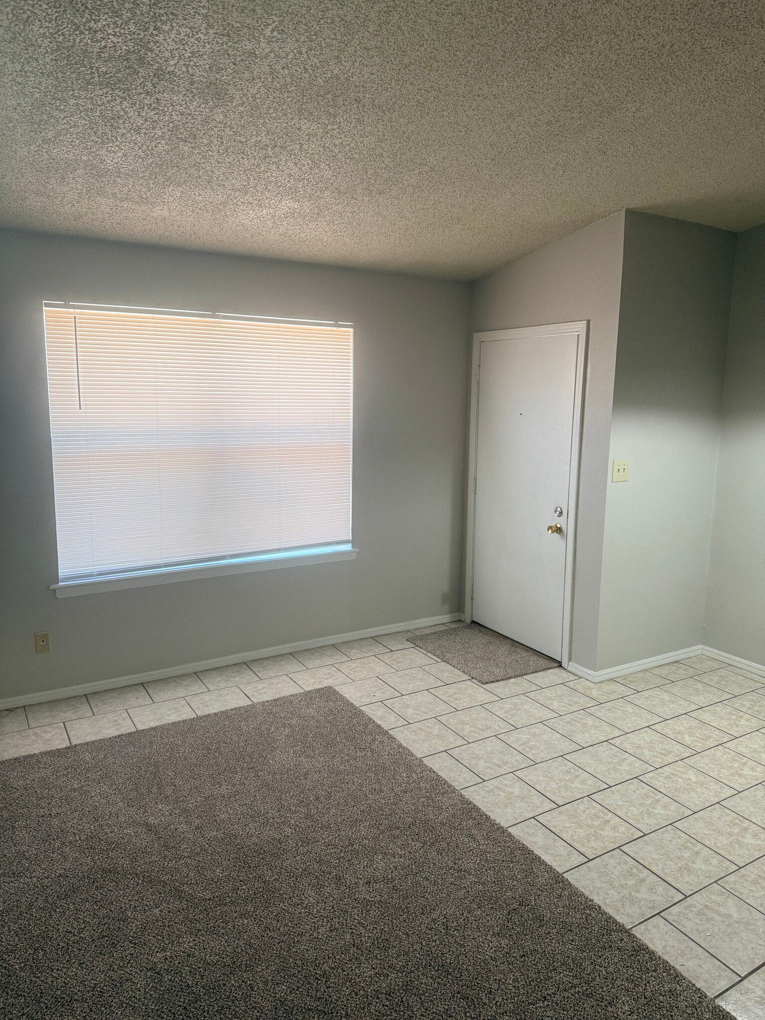 Building Photo - 828 Hardy Springs Cir