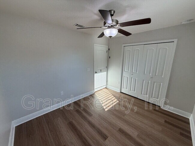 Building Photo - 5621 Flume Dr