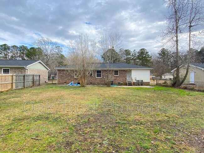 Building Photo - 109 Red Cedar Dr