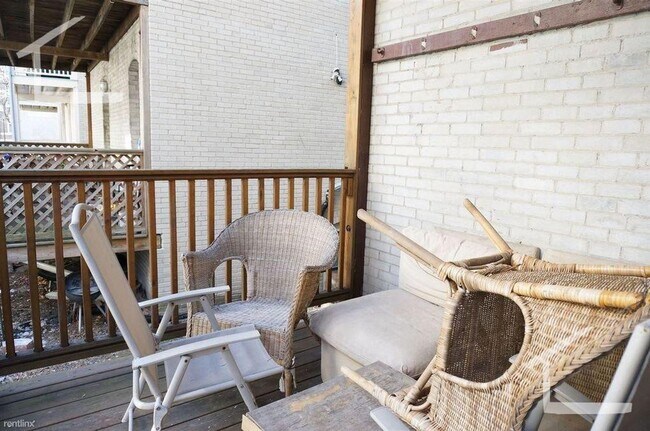 Building Photo - Spacious Brookline Apt near BU; perfect for students!  Granite Countertops, 2 Decks