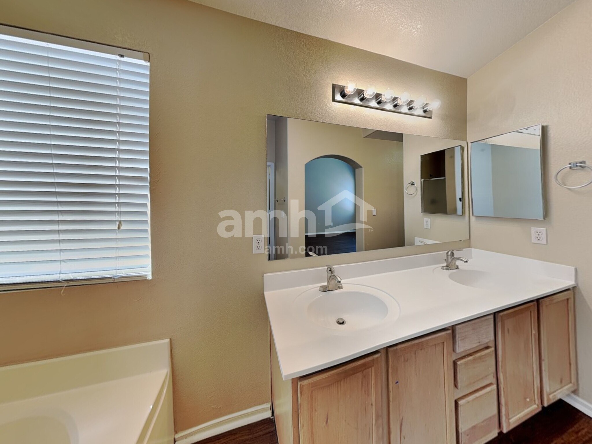 Building Photo - 7926 N 54th Dr