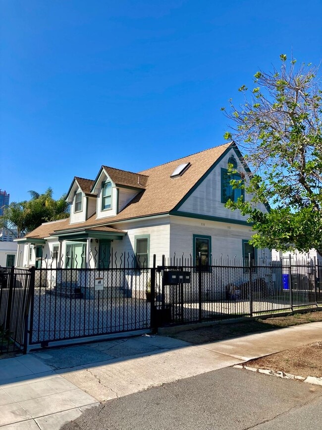 Building Photo - Large 1 Bed 1 Bath in Sherman Heights