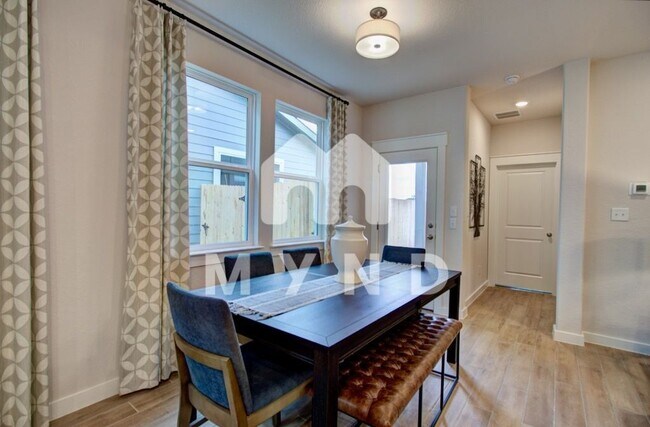 Building Photo - 888 Casina Cir
