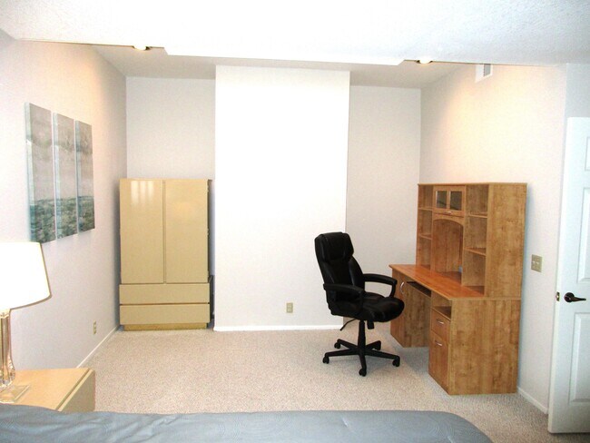 Building Photo - 85 Conejo Cir