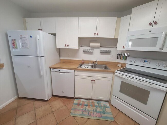 Building Photo - 1515 Pinellas Bayway S