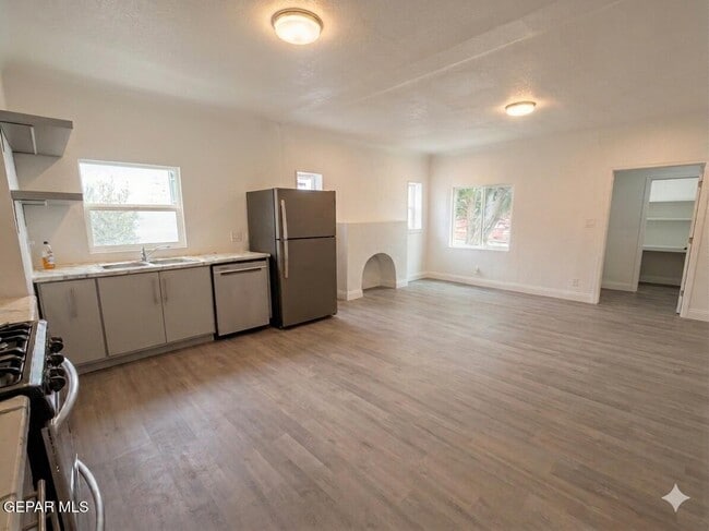 Building Photo - 2807 Grant Ave