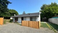 Building Photo - Newly Remodeled and Spacious 3 bedroom 1 b...