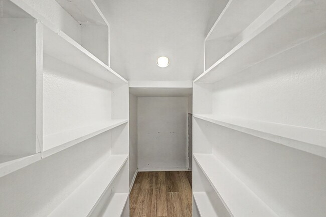 Building Photo - 184 S Willow Creek St