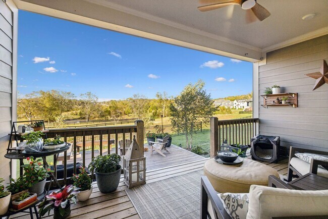 Building Photo - Luxurious living space *Fully furnished and impeccably designed*