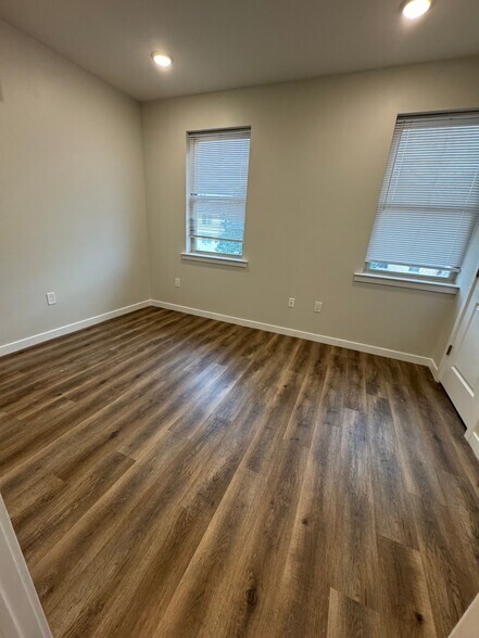 Building Photo - 707 N 40th St