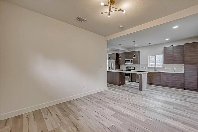 Building Photo - 3820 Tuam St