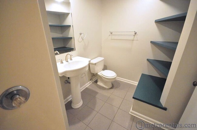 Building Photo - 1237 Indianola Ave