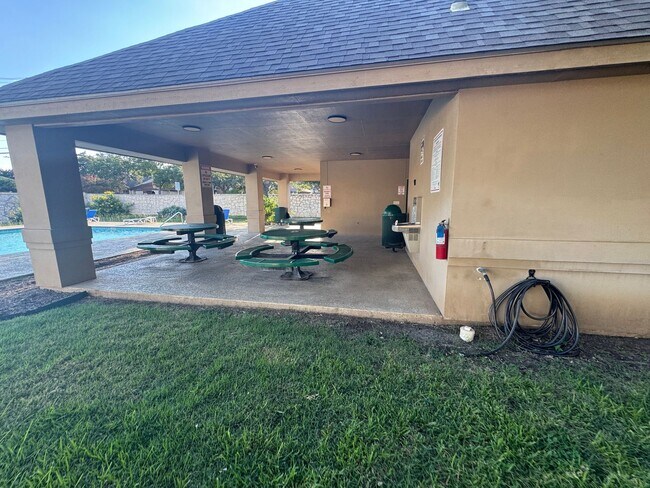 Building Photo - GATED COMMUNITY  |  STONE OAK  |  4 BEDROO...