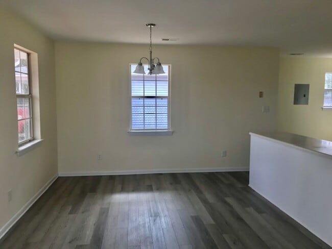 Building Photo - Must see this Adorable 3 bedroom 1 bath home in a Cu Da Sac. Conveniently close to Uptown, NODA, ...