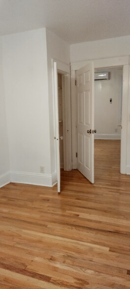 Building Photo - 260 St George St