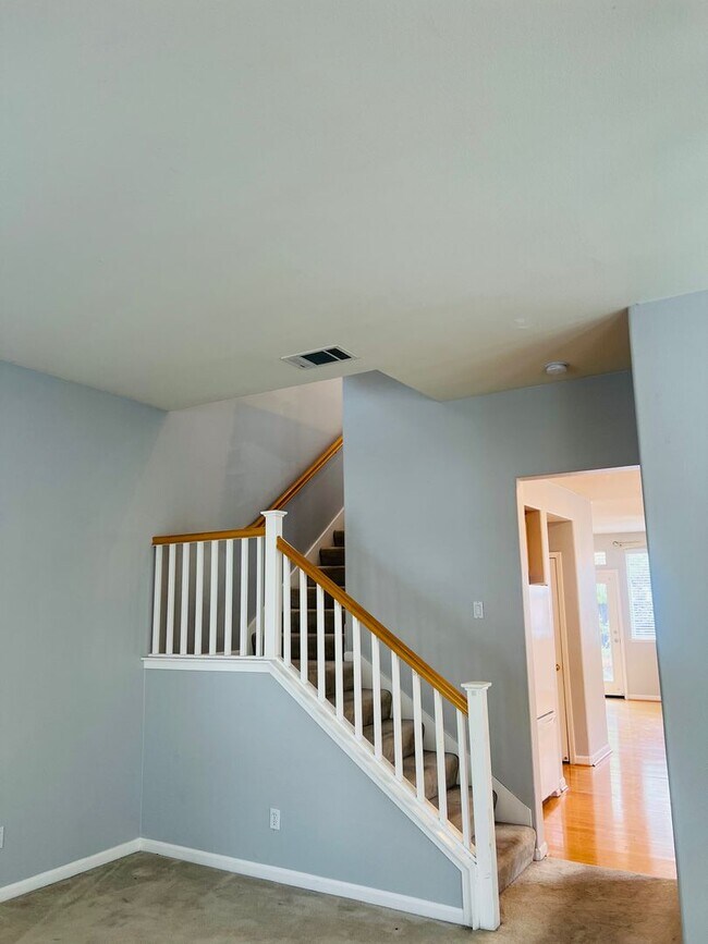 Building Photo - NORTH SAN JOSE - Spacious two story home w...