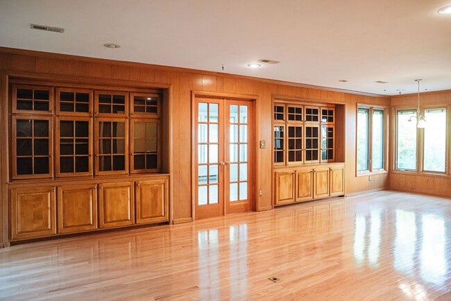 Building Photo - 3 Bed 3 Bath Home