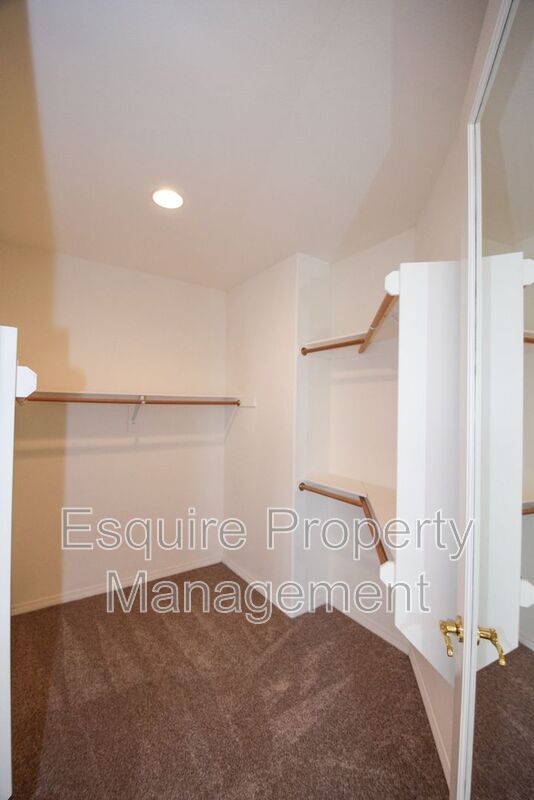 Building Photo - 2895 Diamond Dr
