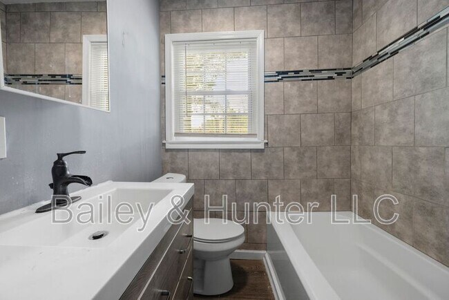 Building Photo - 1472 Norman Berry Dr