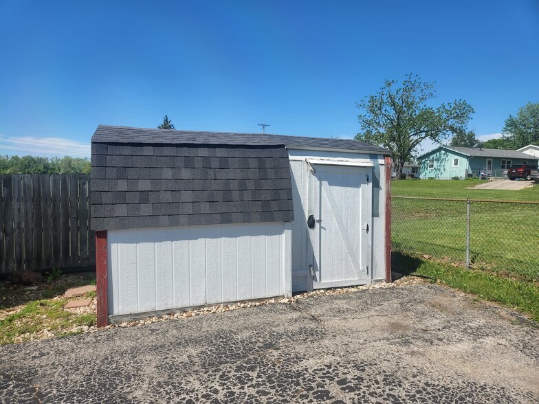 Building Photo - 182 8th Ave