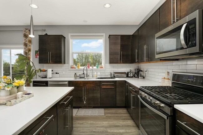 Building Photo - 15651 Fairfield Dr