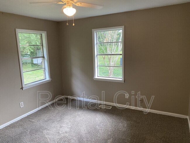 Building Photo - 63 Burks Pl