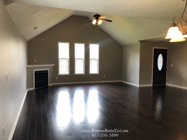 Building Photo - Over 2,000 sqft on one level