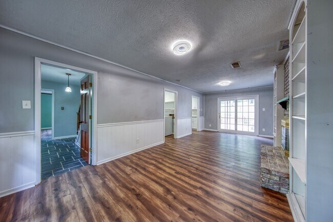 Building Photo - 105 Newton Ln