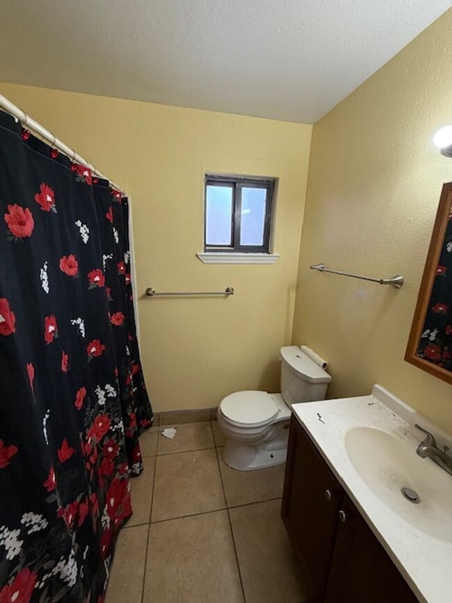 Building Photo - Coming Soon ! 3 Bedroom 2 Bath 1 Car Garag...