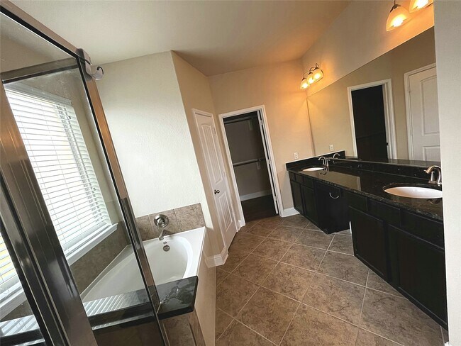 Building Photo - 307 Maverick Run Ct