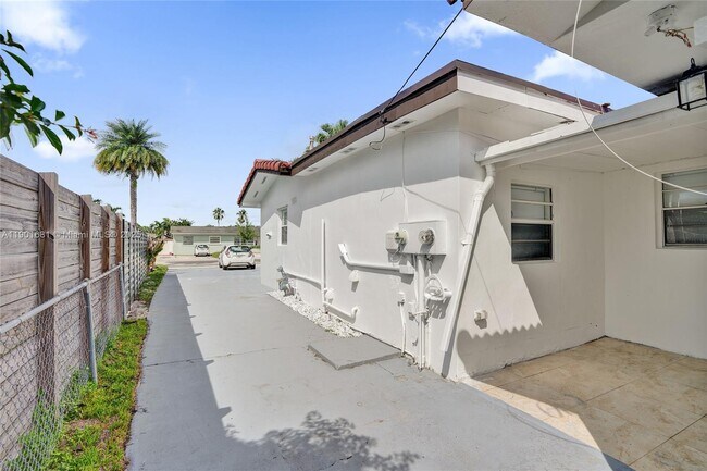 Building Photo - 5750 NW 111th St
