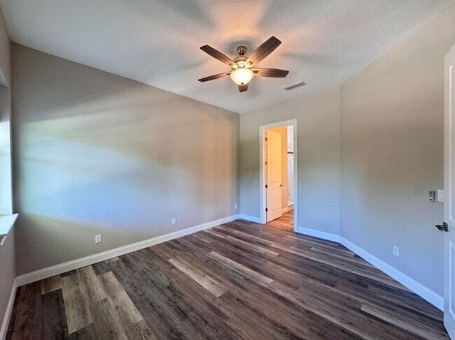 Building Photo - 4 Bedroom in Tomoka View