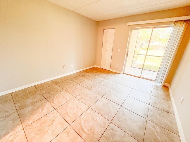 Building Photo - 1106 Meadows Cir