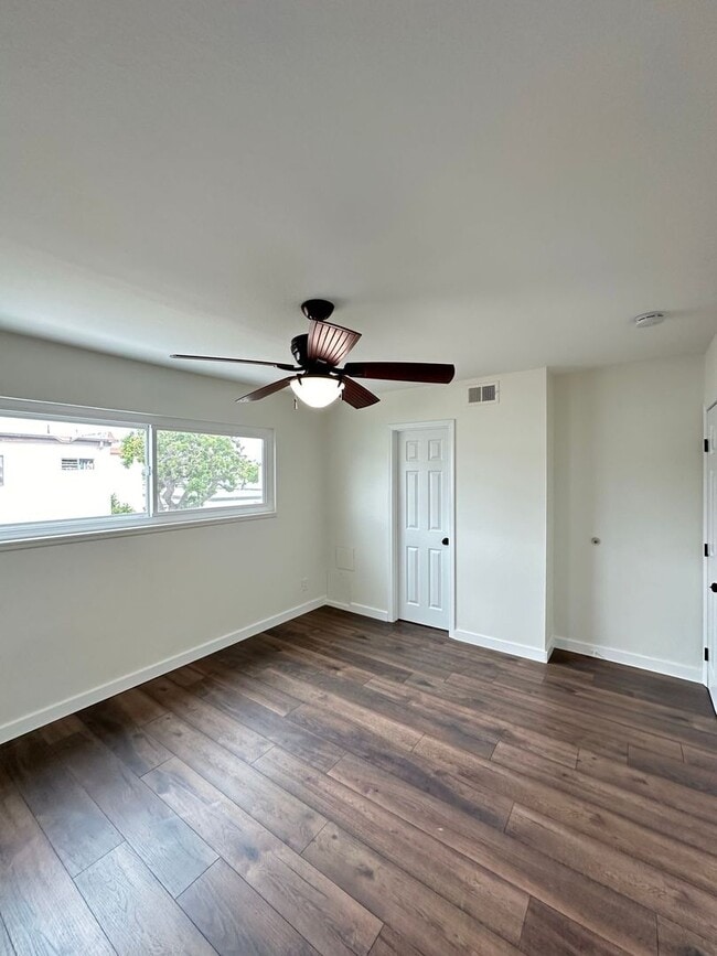 Building Photo - Anaheim 3 Bedroom 2.5 Bath Townhome - 1 Ca...