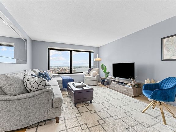 Building Photo - 85 E India Row