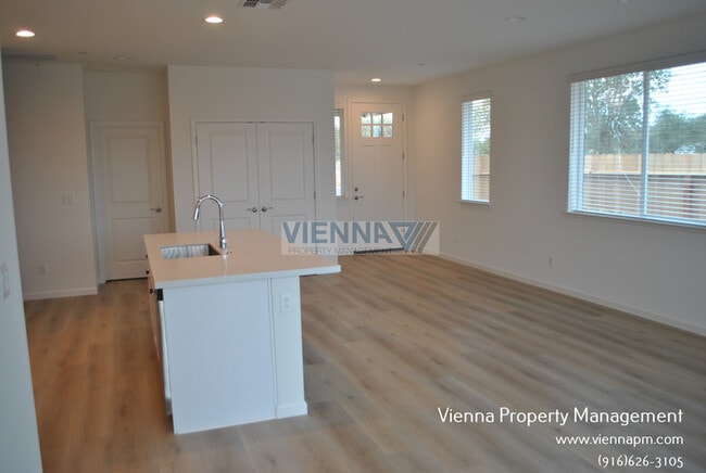 Building Photo - 513 Fox Hunt Wy