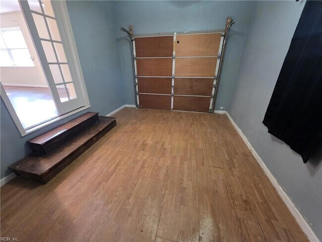 Building Photo - 618 Beach View St