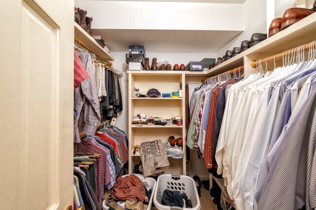 Building Photo - 11407 S Chestwood Dr