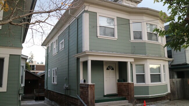 Building Photo - 2210 Parker St