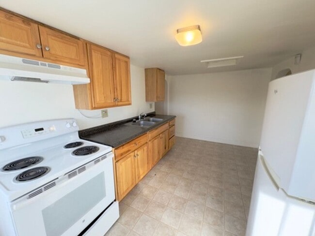 Building Photo - Charming studio apartment for rent! - 1121-A Shenandoah st.