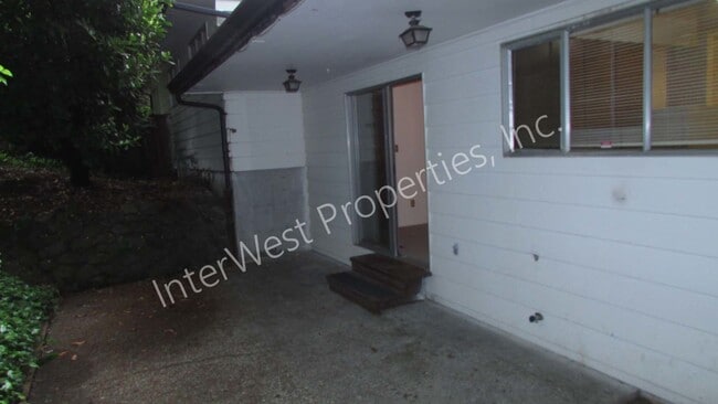 Building Photo - MCCA01