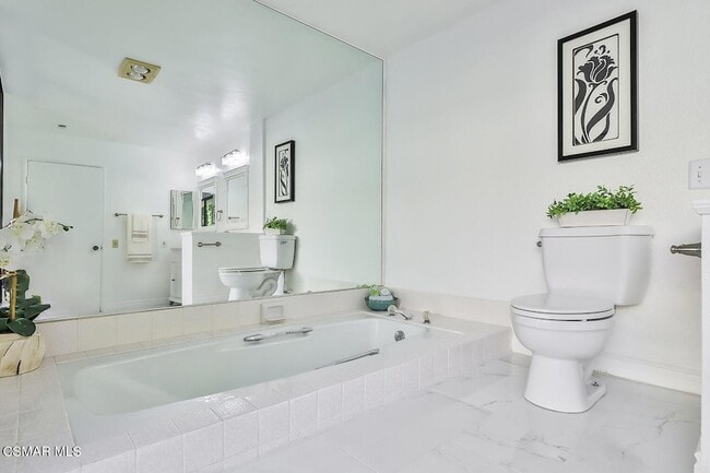 Building Photo - 4082 Avenida Verano