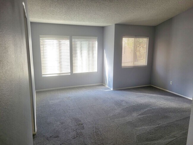 Building Photo - Great Single Story w/ 3 Car Garage