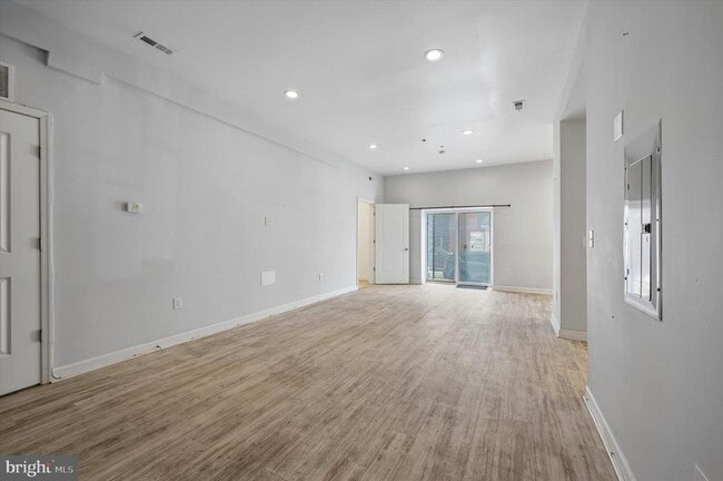 Building Photo - 980 N Marshall St