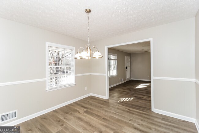 Building Photo - 112 Creekview Dr